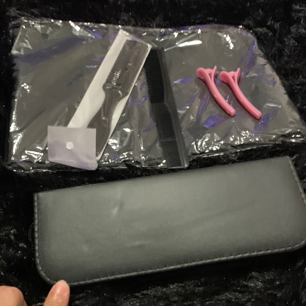 Hair Styling Scissors Set with Pink Clips - Picture 4 of 4